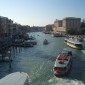 Schiffe im Canal Grande in Venedig