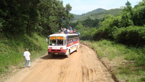 Reisen auf den Philippinen erfolgt mit dem Bus, Jeepney, Tricycle oder mit einer Riksha