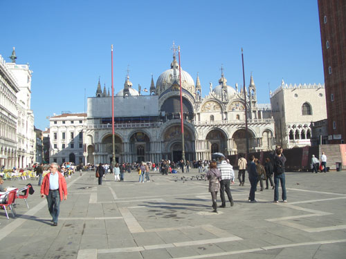 Der Markusplatz (Piazza San Marco) in Venedig