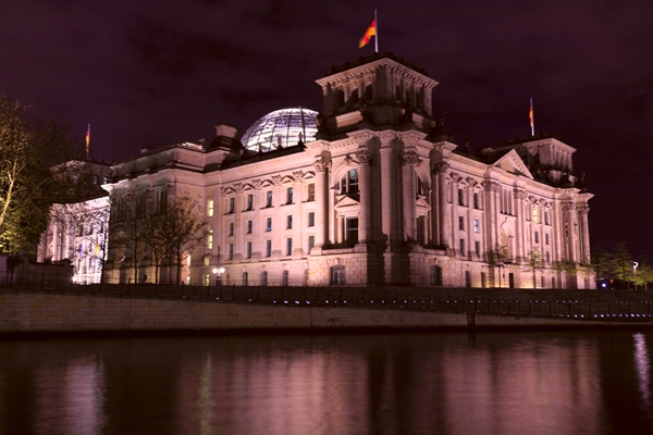 Berliner Reichstag von Paul Wallot - Reichstagskuppel von Norman Foster -  Deutscher Bundestag