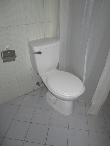 sauberes Bad im philippinischen Hotel