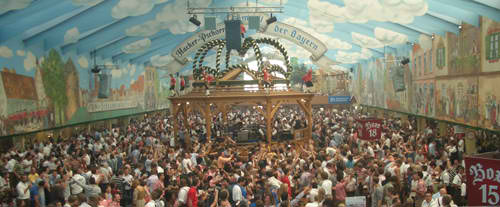 Die Oktoberfest-Zelte werden auch dieses Jahr wieder gut besucht sein - hier zu sehen: der "Himmel der Bayern". Foto: Reise-Typ.de