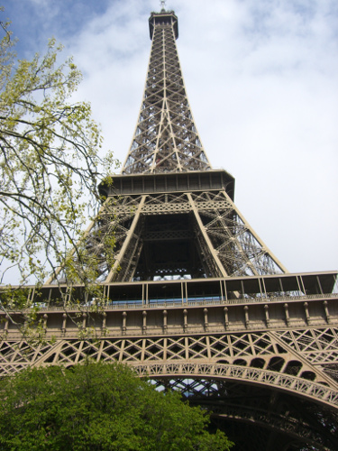 Bild 2: Eine atemberaubende Aussicht über ganz Paris bietet der Eifelturm